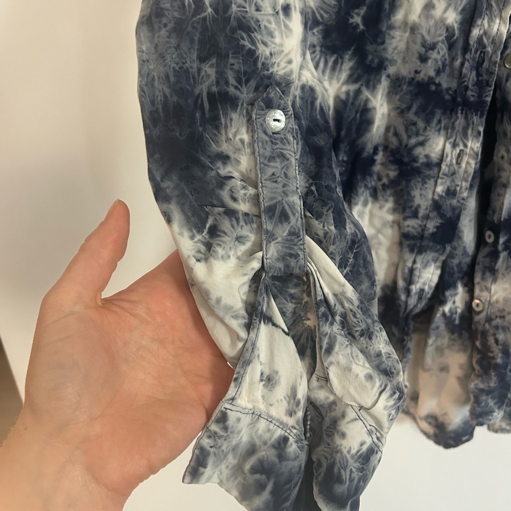 Jane and Delancey Blue Tie-Dye Blouse - Picture 4 of 6